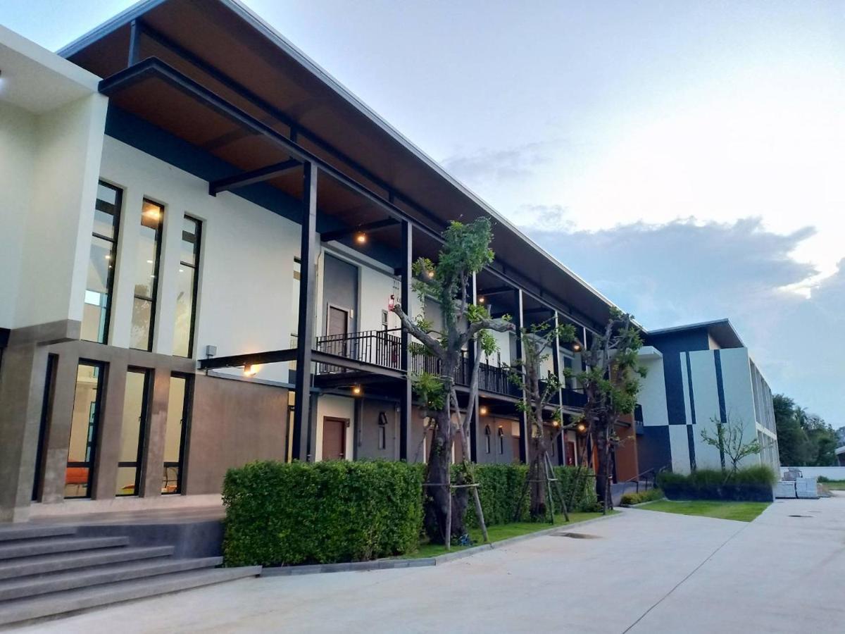 Hotel De Vine House Roi Et Esterno foto