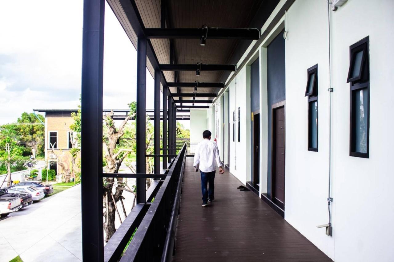 Hotel De Vine House Roi Et Esterno foto