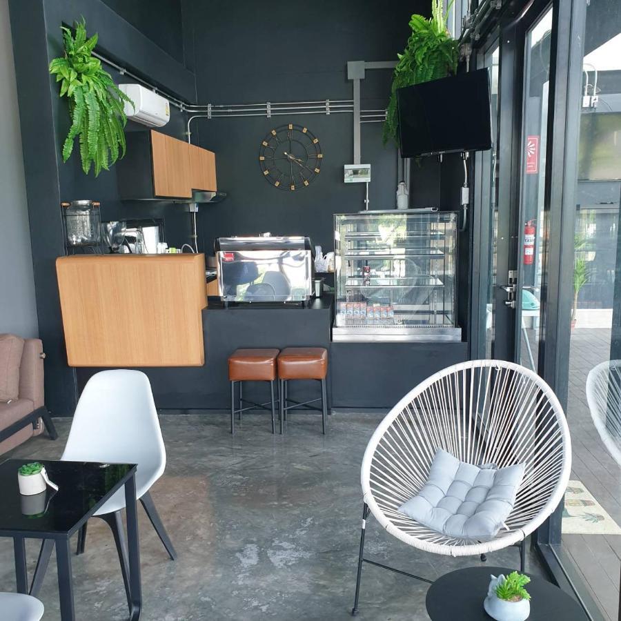 Hotel De Vine House Roi Et Esterno foto
