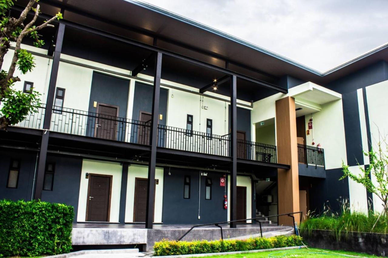 Hotel De Vine House Roi Et Esterno foto