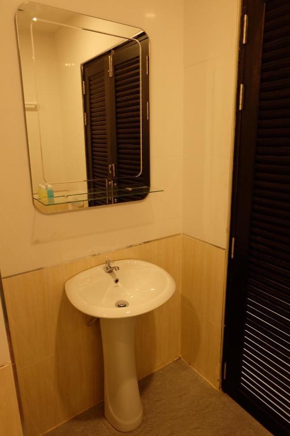 Hotel De Vine House Roi Et Esterno foto