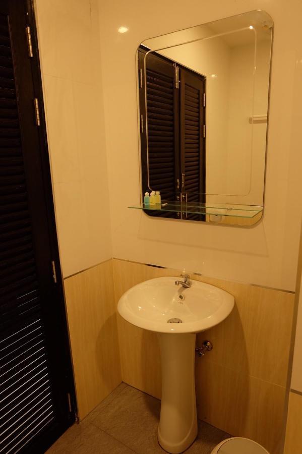 Hotel De Vine House Roi Et Esterno foto